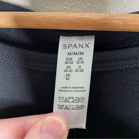 SPANX | Perfect Length Black Crewneck Sweatshirt, Medium - Picture 5 of 9